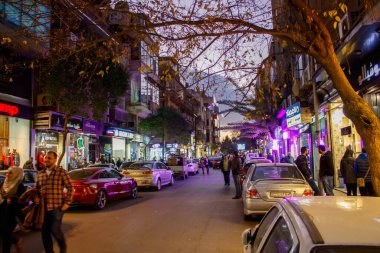 Suriye 'nin Damscus şehrindeki yollarda 22 / 12 / 2019' da insanlar takılıyor