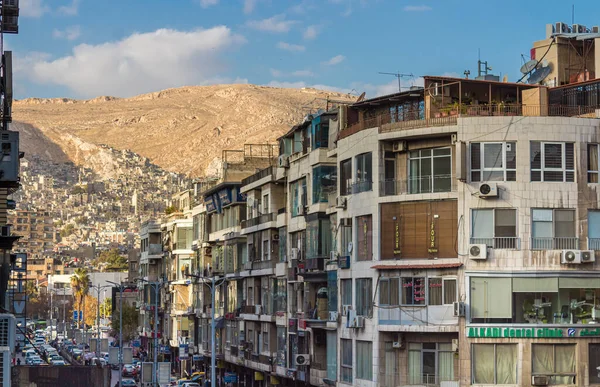 Hamra Caddesi ya da Rue Hamra, Şam 'ın ana caddelerinden biri ve Şam şehrinin ana ekonomik ve diplomatik merkezlerinden biri, 24 / 12 / 2019