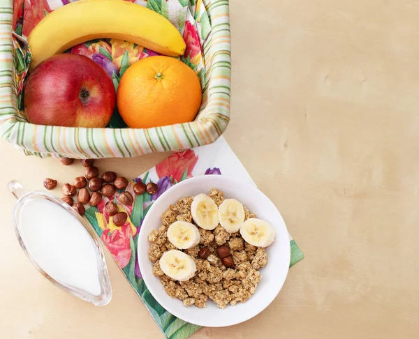 Yulaf ezmesi ile sağlıklı kahvaltı.