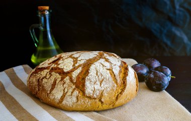 Bir ülke masasında Polonya ekmeği. P