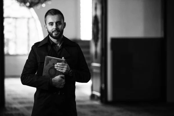 Humble Muslim Man Reading Koran Mosque — Stock Photo, Image