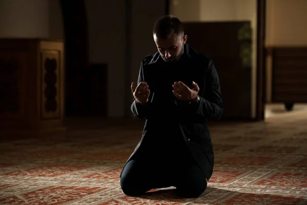 Humble Muslim Man Praying Mosque — Stock Photo, Image