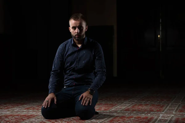 Adult Muslim Man Praying Mosque — Stok Foto