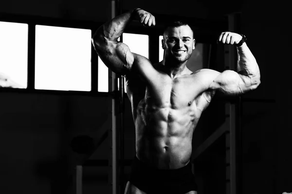 Bonito Jovem Forte Ginásio Músculos Flexantes Muscular Athletic Bodybuilder Fitness — Fotografia de Stock