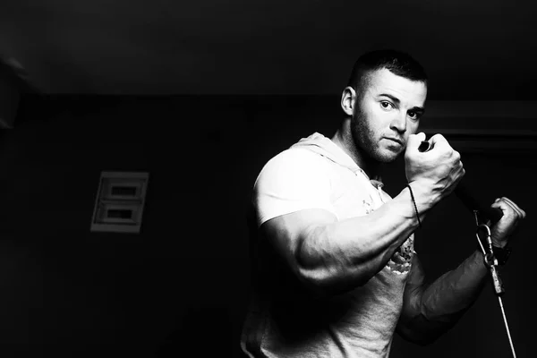 Man Gym Exercising His Biceps Machine Cable Gym — Stock Photo, Image