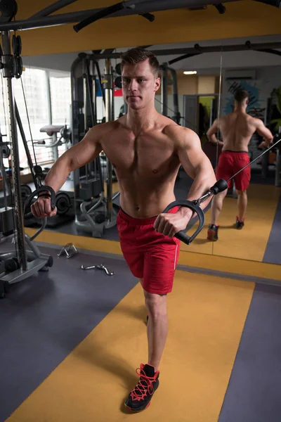 Hombre Muscular Haciendo Ejercicio Peso Pesado Para Pecho Máquina Con — Foto de Stock