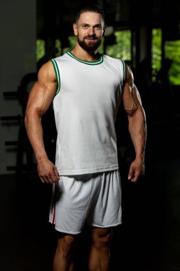 Spor Giyim Salonunda Spor Giyim Giyen Yakışıklı Antrenör Portresi