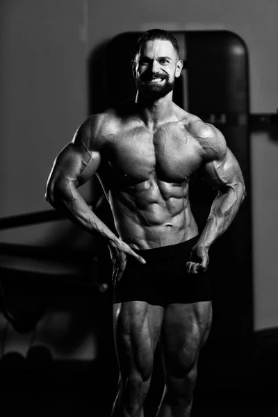 Homem Jovem Forte Ginásio Músculos Flexantes Muscular Athletic Bodybuilder Fitness — Fotografia de Stock