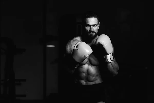 Hombre Guapo Con Guantes Boxeo Amarillos Boxeo Gimnasio Concepto Estilo — Foto de Stock