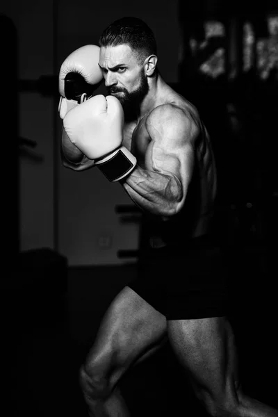 Όμορφος Άνδρας Κίτρινα Γάντια Του Μποξ Πυγμαχία Γυμναστήριο Έννοια Ενός — Φωτογραφία Αρχείου