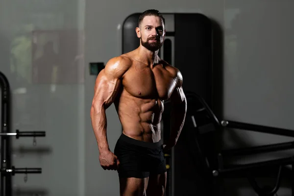 Young Man Standing Strong Gym Flexing Muscles Μυϊκός Αθλητικός Bodybuilder — Φωτογραφία Αρχείου