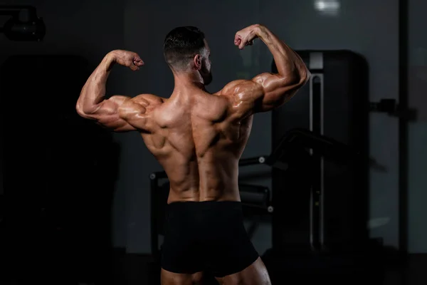 Homem Jovem Forte Ginásio Músculos Flexantes Muscular Athletic Bodybuilder Fitness — Fotografia de Stock