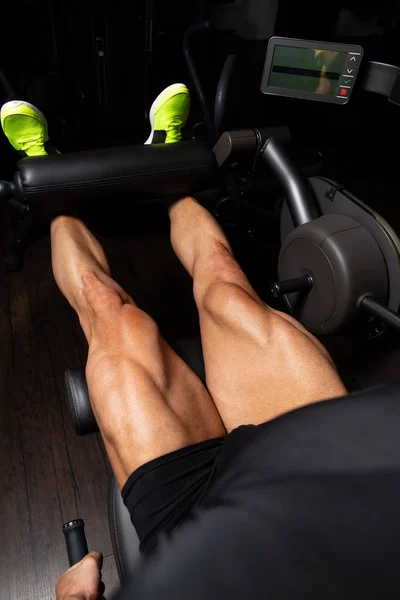 Leg Exercises Close Man Doing Leg Machine Gym — Stock Photo, Image