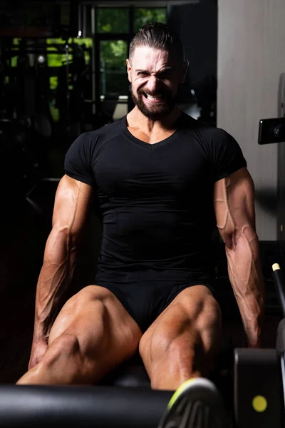 Esercizi Gambe Vicino Uomo Che Gamba Con Macchina Palestra — Foto Stock