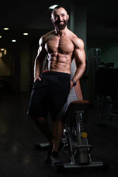 Portret Van Handsome Personal Trainer Dragen Sportkleding Fitness Center Gym — Stockfoto