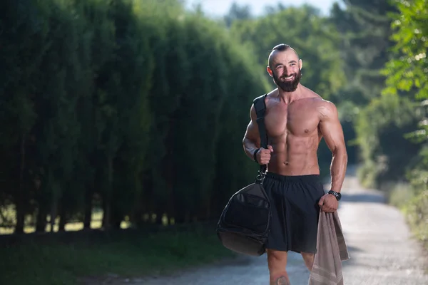 Barba Hombre Con Una Bolsa Deporte Aire Libre Parque Gimnasio —  Fotos de Stock