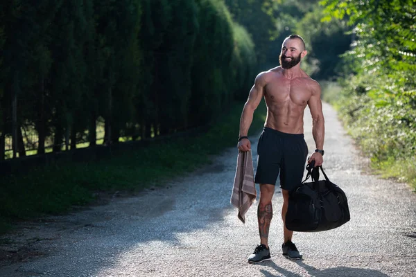 Vousy Muž Sobě Sportovní Tašku Venku Parku Bude Fitness Centrum — Stock fotografie