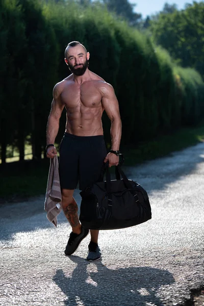 Barba Hombre Con Una Bolsa Deporte Aire Libre Parque Gimnasio — Foto de Stock