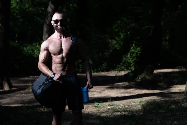 Barba Hombre Con Una Bolsa Deporte Aire Libre Parque Gimnasio —  Fotos de Stock