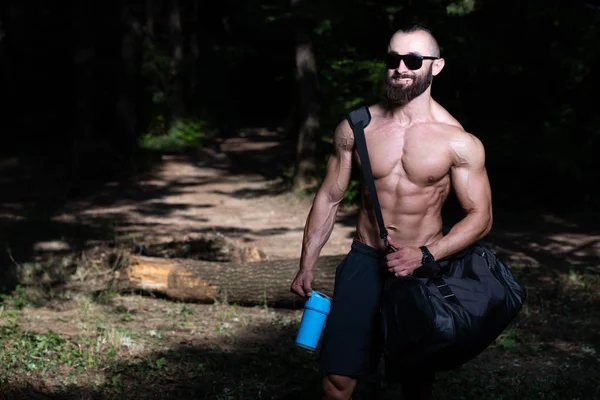 Barba Hombre Con Una Bolsa Deporte Aire Libre Parque Gimnasio —  Fotos de Stock