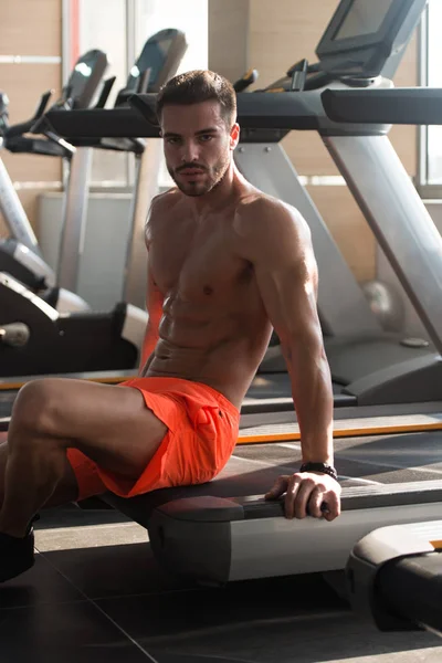 Good Looking Attractive Young Man Muscular Body Sitting Bench Relaxing — Stock Photo, Image