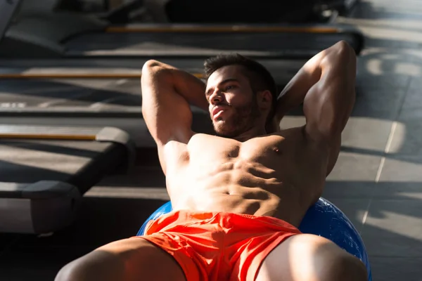 Young Man Athlete Doing Abs Exercise Ball Part Bodybuilding Training — Stock Photo, Image