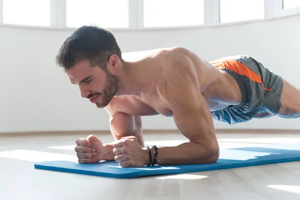 Joven Atleta Haciendo Abdominales Ejercicio Codo Plank Como Parte Del — Foto de Stock