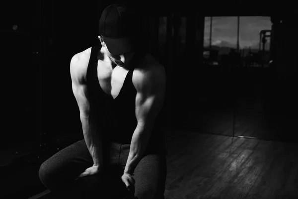 Schön Aussehend Und Attraktiv Jung Mann Mit Muskulös Körper Relaxing — Stockfoto