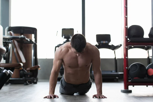 Muscular Man Stretches Floor Gym Flexing Muscles Muscular Athletic Bodybuilder — Stock Photo, Image