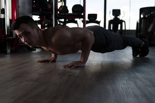 Atleta Haciendo Push Como Parte Del Entrenamiento Culturismo — Foto de Stock