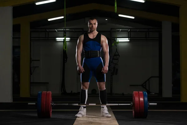 Atleet Sportschool Bereid Voor Het Uitvoeren Van Een Oefening Deadlift — Stockfoto