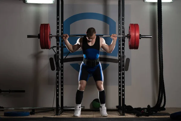 Gezonde Powerlifter Man Uitwerkend Benen Met Barbell Een Sportschool Squat — Stockfoto