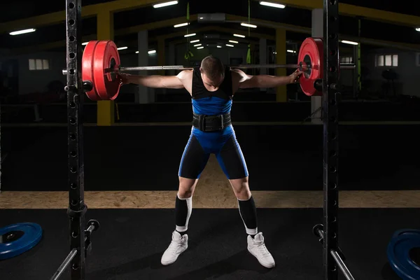 Hombre Powerlifter Saludable Ejercitando Las Piernas Con Barra Gimnasio Ejercicio — Foto de Stock