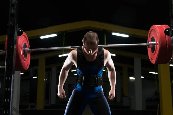 Powerlifter Uitwerkend Benen Met Barbell Een Sportschool Squat Oefening — Stockfoto