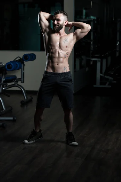 Young Man Standing Strong Gym Flexing Muscles Muskelatletisk Kroppsbyggare Fitness — Stockfoto