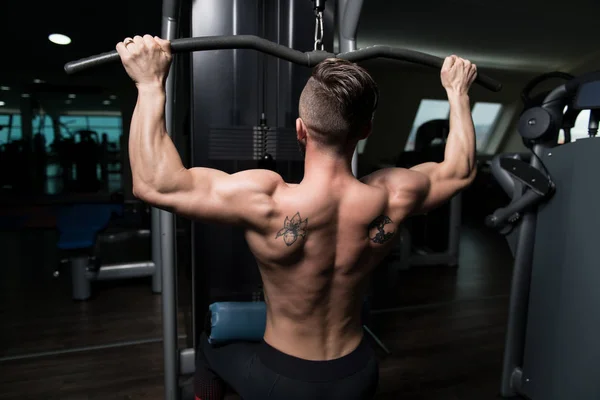 Handsome Bodybuilder Doing Heavy Weight Exercise Back Machine — Stock Photo, Image