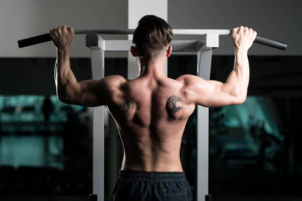 Handsome Bodybuilder Doing Heavy Weight Exercise Back Machine — Stock Photo, Image