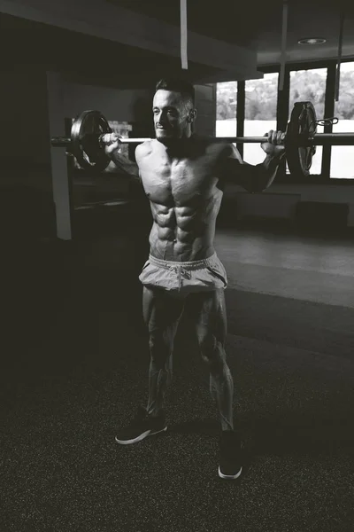 Homem Forte Ginásio Exercício Pernas Com Barbell Muscular Muscular Musculoso — Fotografia de Stock