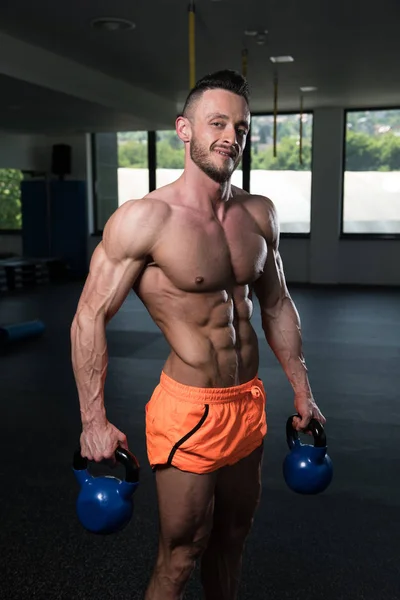 Man Exercising Kettle Bell Flexing Muscles Muscular Athletic Bodybuilder Fitness — Stock Photo, Image