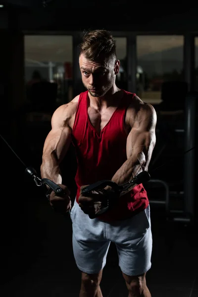 Construtor Musculação Muscular Bonito Fazendo Exercício Peso Pesado Para Peito — Fotografia de Stock