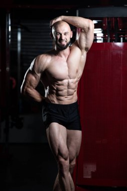 Spor salonunda güçlü duran