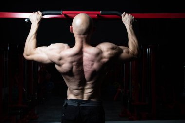 erkek atlet çekme işi ups