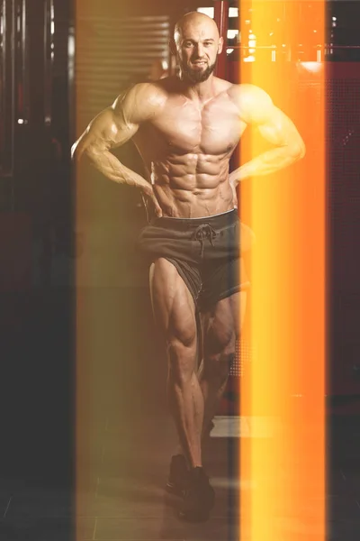 健身肌肉男的肖像 — 图库照片