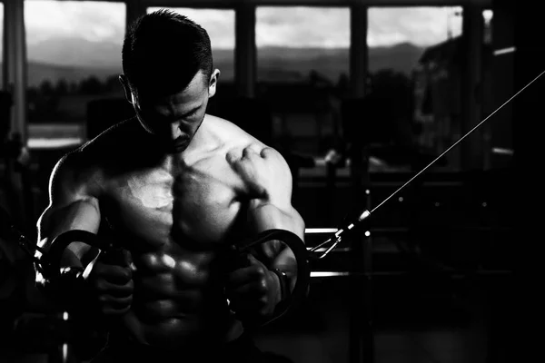 Bodybuilder Exercising Chest On Machine — Stock Photo, Image