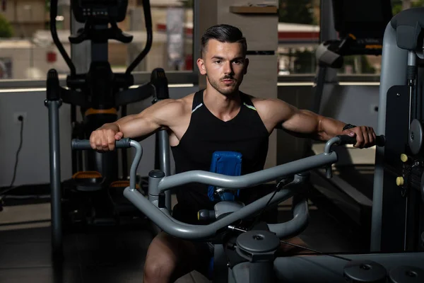 Muscular Man Doing Heavy Weight Exercise For Back — Stock Photo, Image