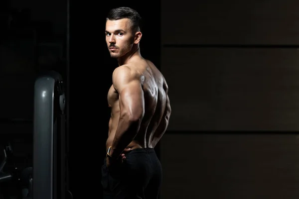 Bodybuilder Flexing Rear Lat Spread Pose — Stock Photo, Image
