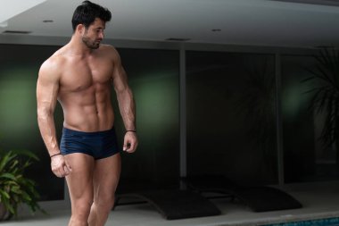 Atlet otelde kapalı havuz