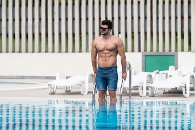 Açık Yüzme maço erkek arıyorum genç