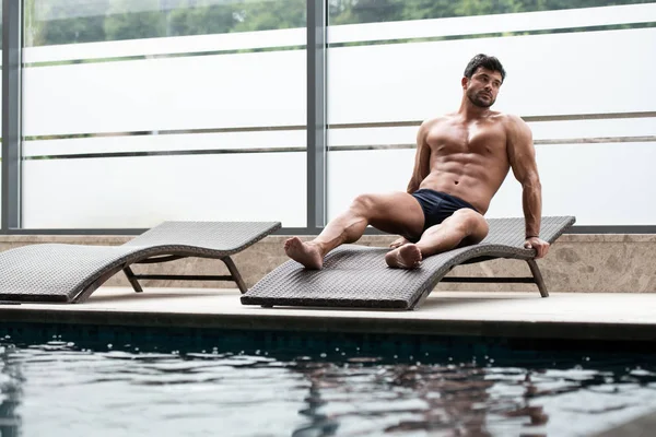 Young Athlete Resting On Sun Lounger — Stock Photo, Image