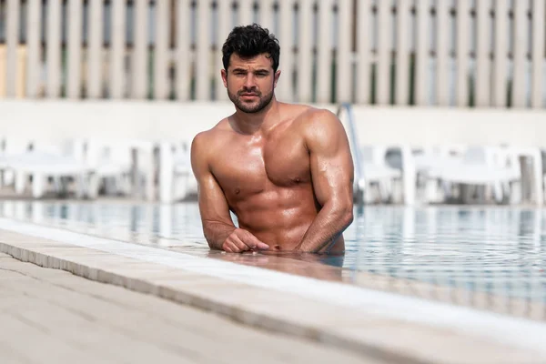 Athlete At Swimming Outdoor Pool — Stock Photo, Image